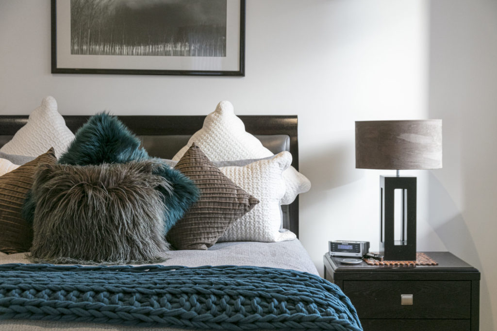 bed-setting-2024-09-12-03-09-04-utc